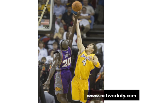 星空综合体育官方网站NBA湖人球队齐聚一堂，展现团结与力量 - 副本